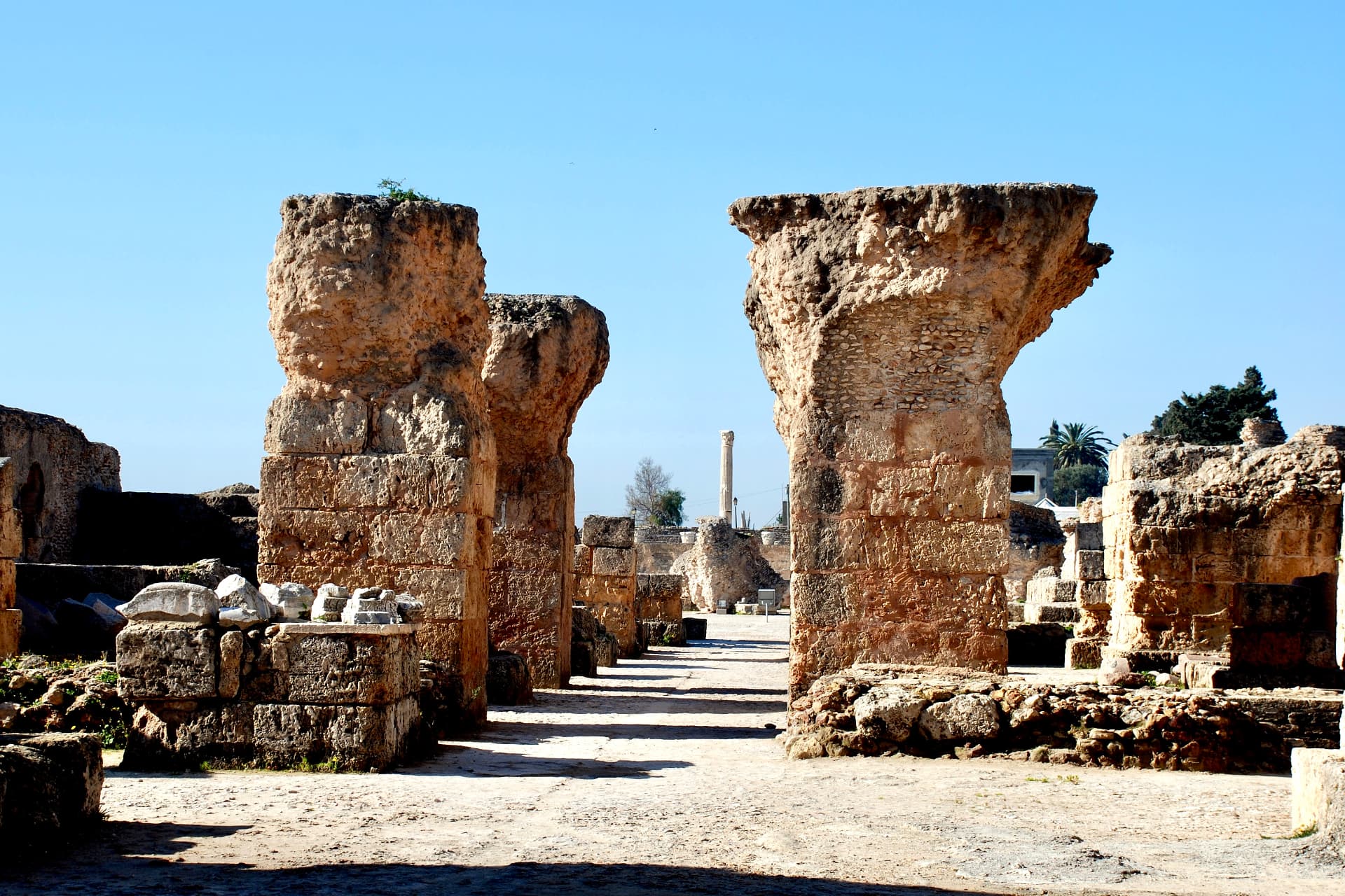 Mächtige Pfeiler der Antoninus-Thermen
