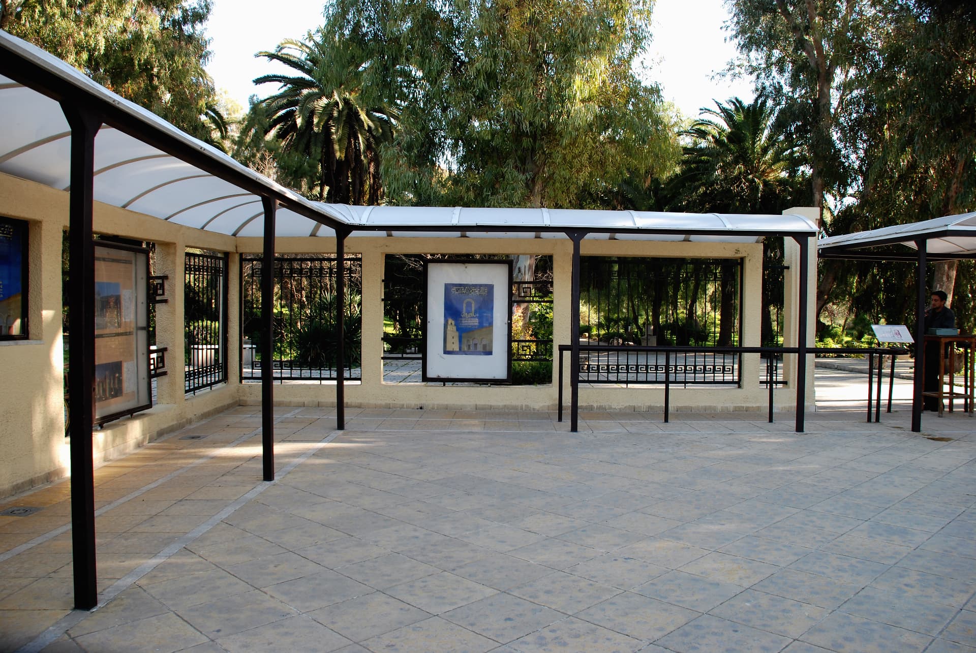 Am Eingang des archäologischen Parks