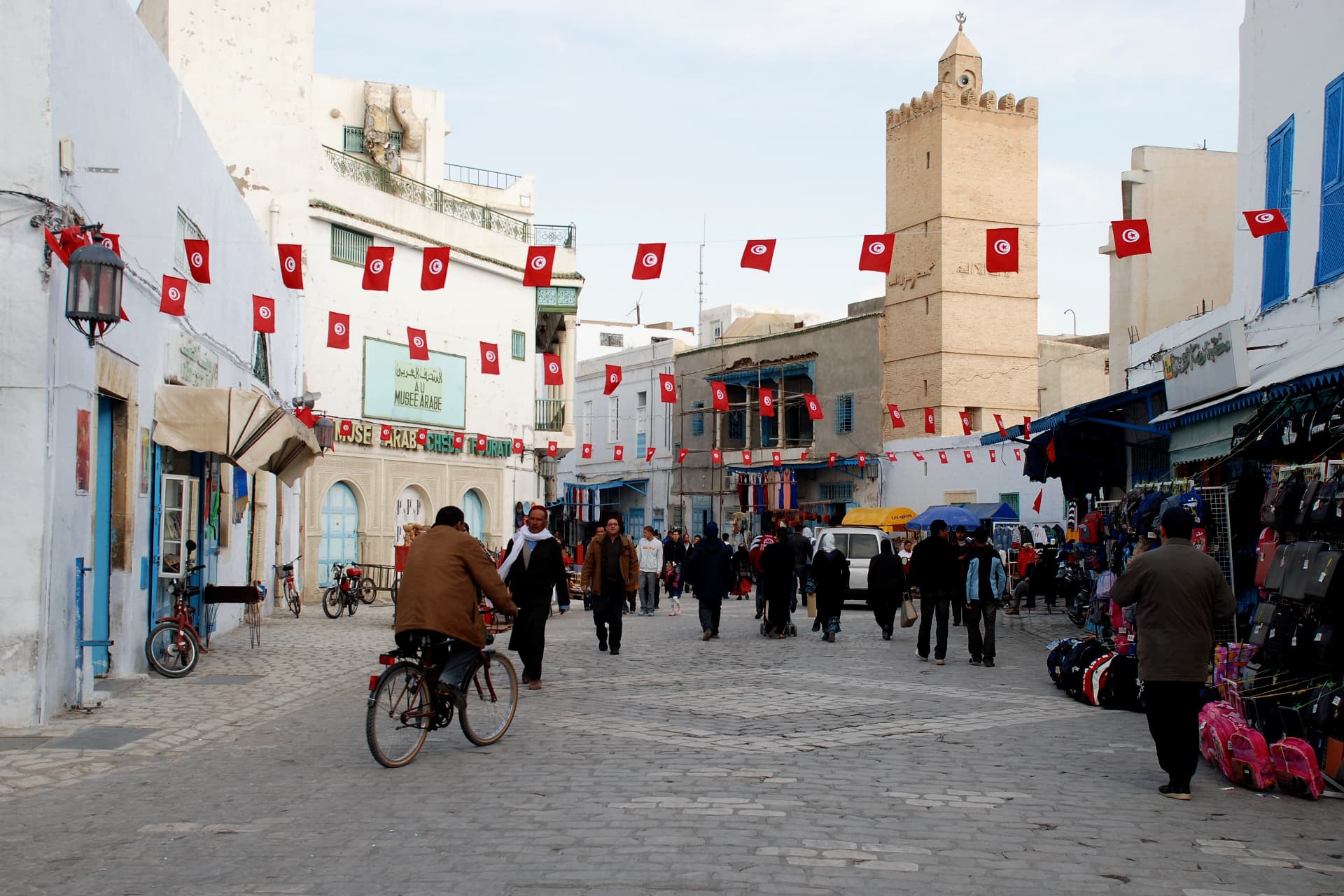 Vor dem arabischen Museum in der Medina