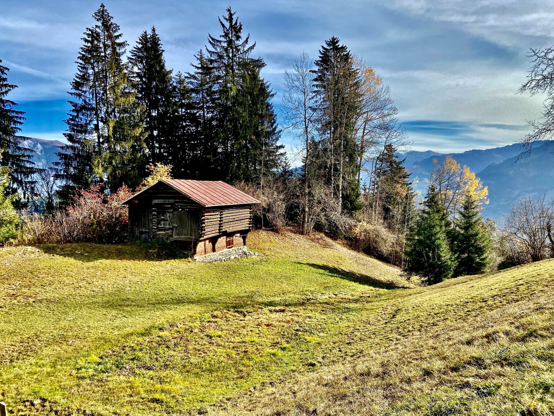 Berghütte mit Blick ins Tal